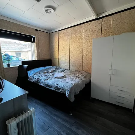 Budget In The Heart Of Rodby! 5km From Femern & Puttgarden! Privatunterkunft Rødby
